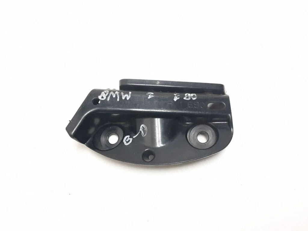 Rear bumper mounting bracket 7118194