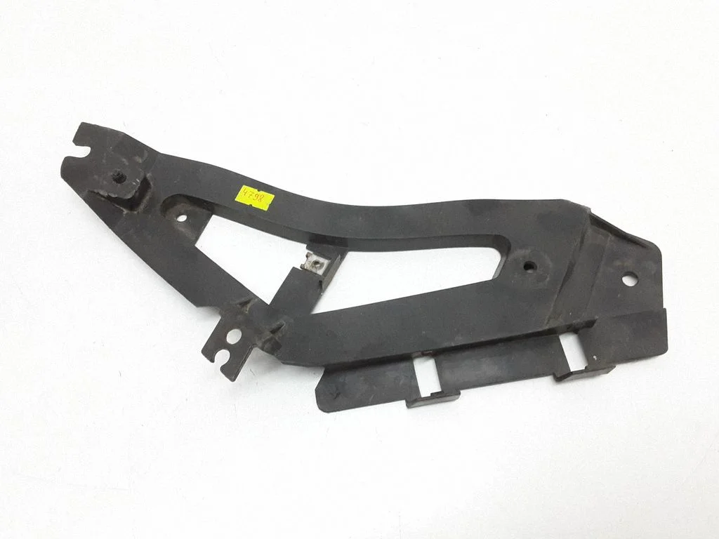 Tagumise kaitseraua kinnitusklamber – BMW 7-seeria E65 E66 (2001-2008)