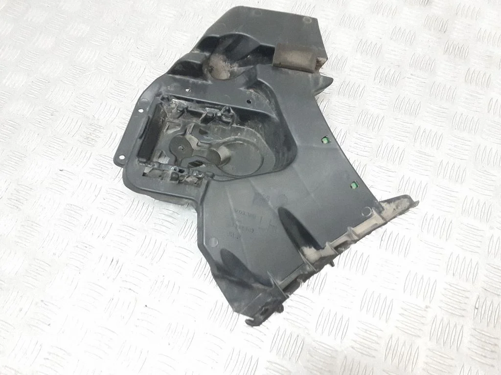 Rear bumper mounting bracket – Volvo V40 (2012-2019)