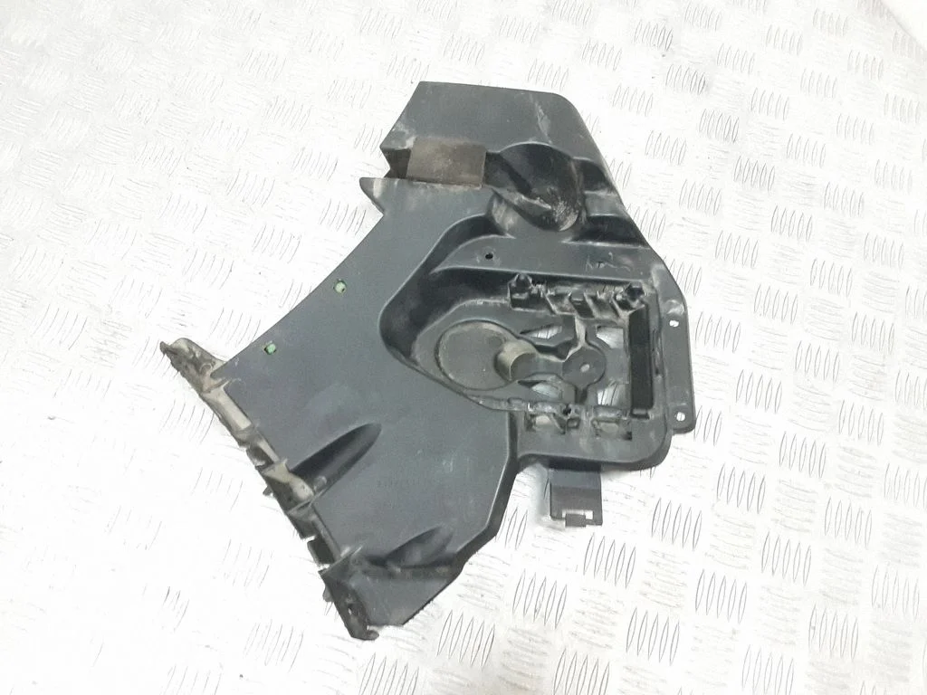 Rear bumper mounting bracket – Volvo V40 (2012-2019)