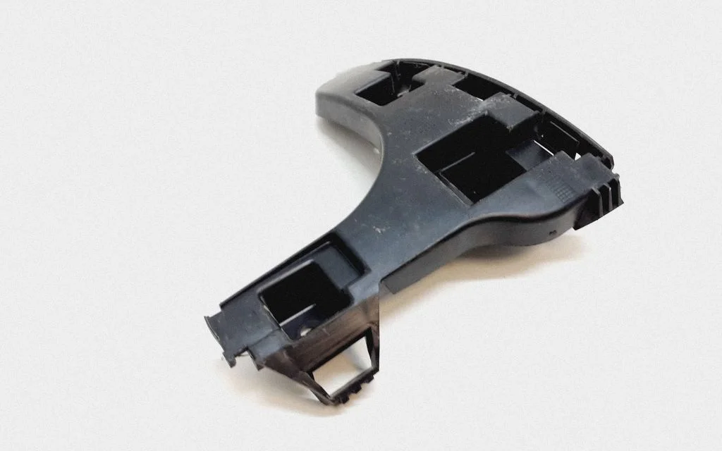 Rear bumper mounting bracket 30763439