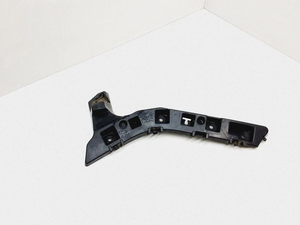 Rear bumper mounting bracket DS7317A881