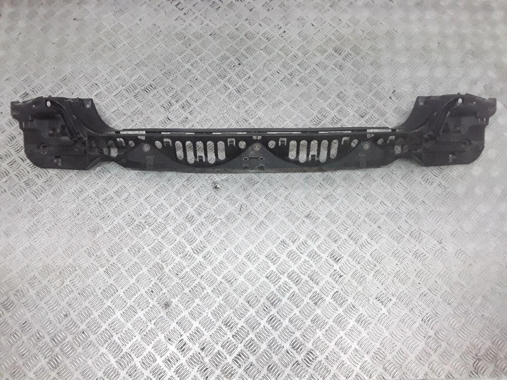Tagumise kaitseraua kinnitusklamber – BMW 7-seeria F01 F02 F03 F04 (2008-2016)