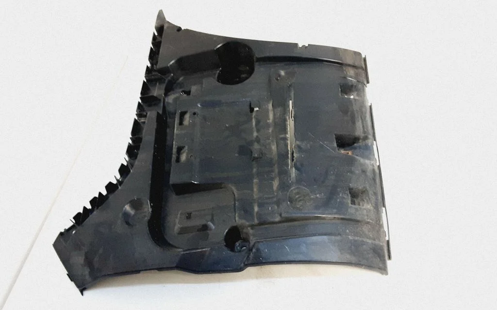 Tagumise kaitseraua kinnitusklamber – BMW 7-seeria F01 F02 F03 F04 (2008-2016)