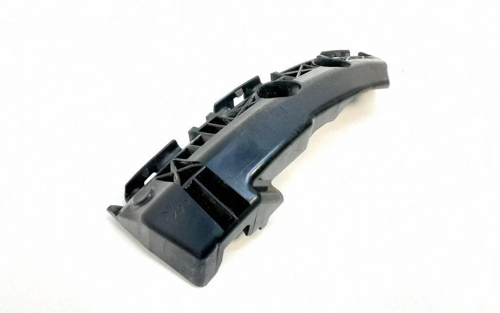 Rear bumper mounting bracket – Toyota RAV 4 (XA30) (2006-2016)