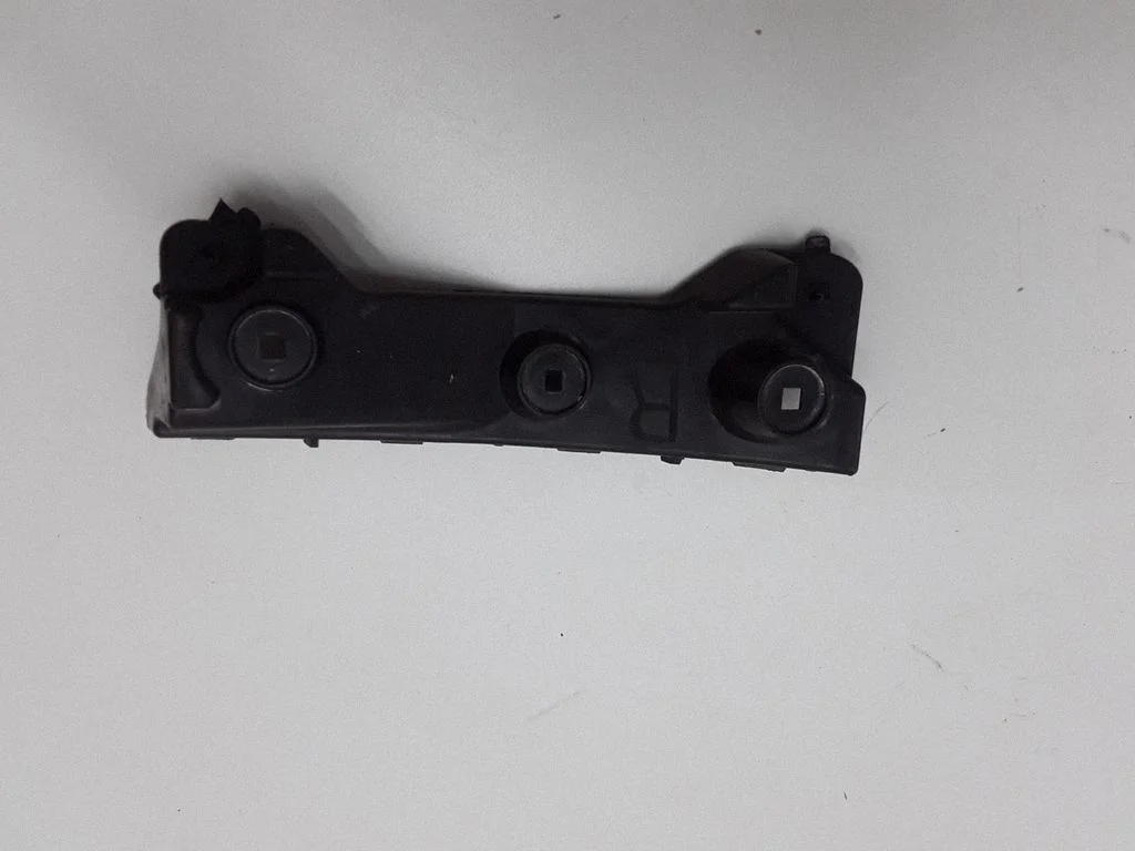 Rear bumper mounting bracket