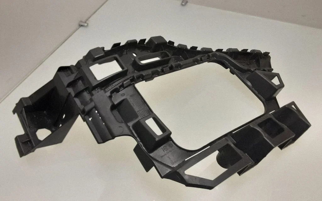 Rear bumper mounting bracket – rear right