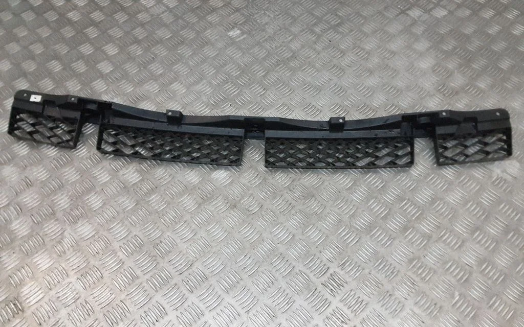 Rear bumper mounting bracket
