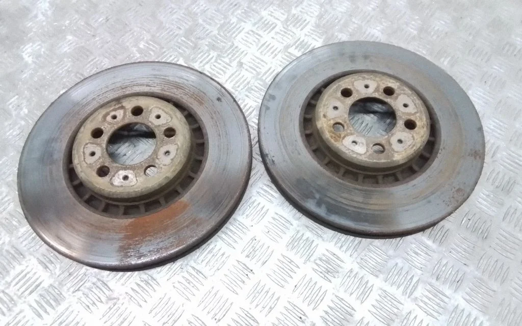 Tarcza hamulcowa przednia – przód