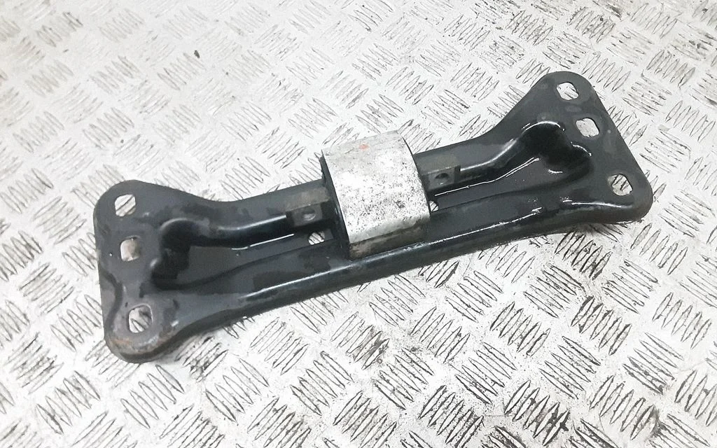 Gearbox mount – Mercedes-Benz CLS-Class C219 (2003-2011)