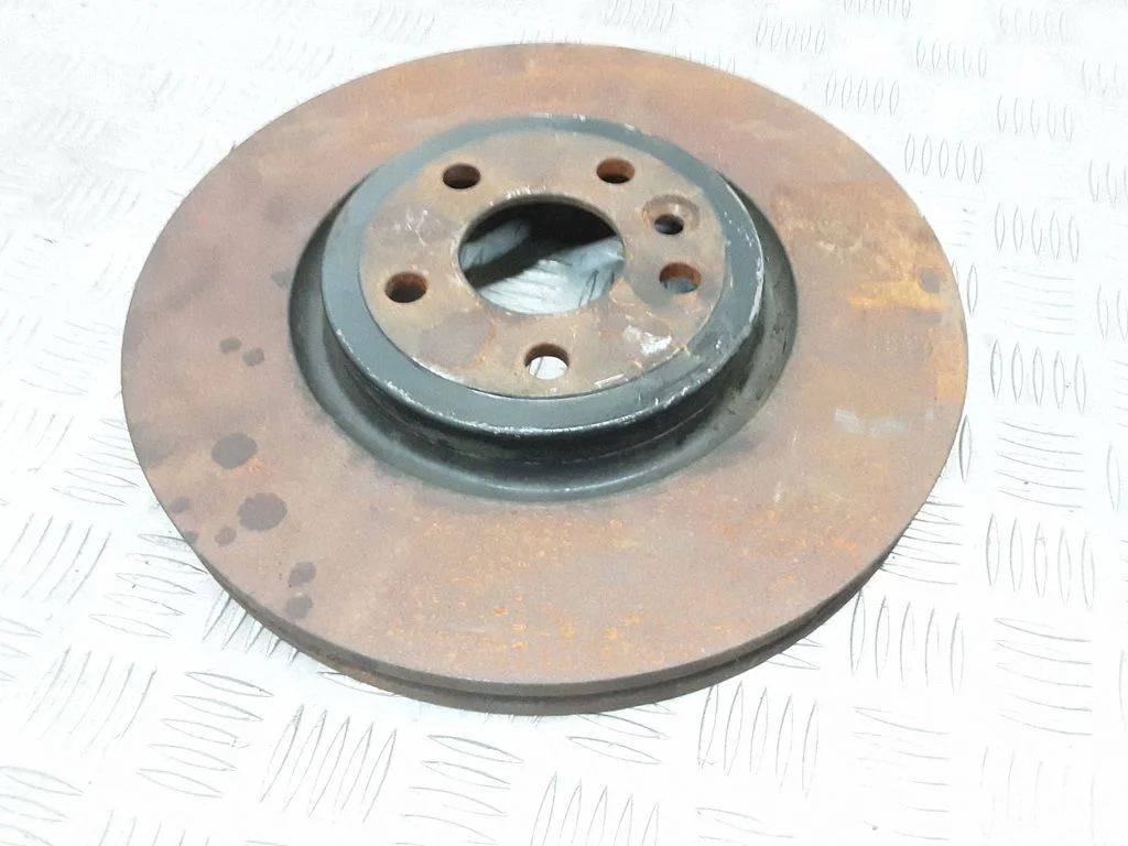 Esimene piduriketas – eesmine