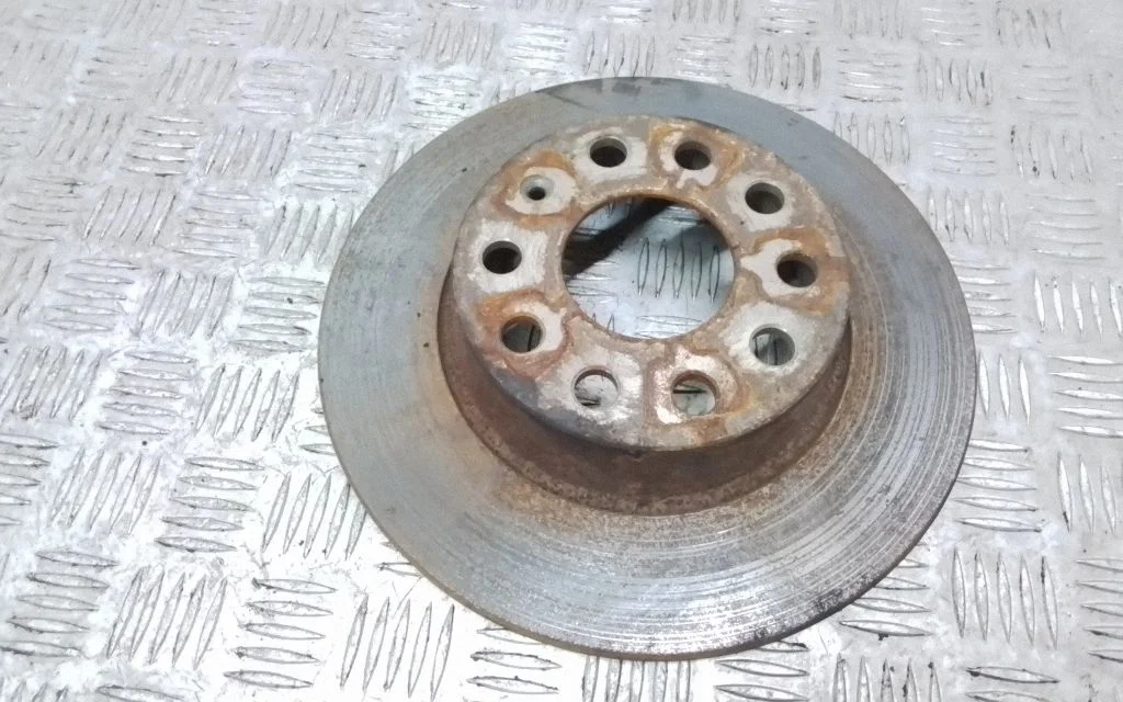 Tagumine piduriketas