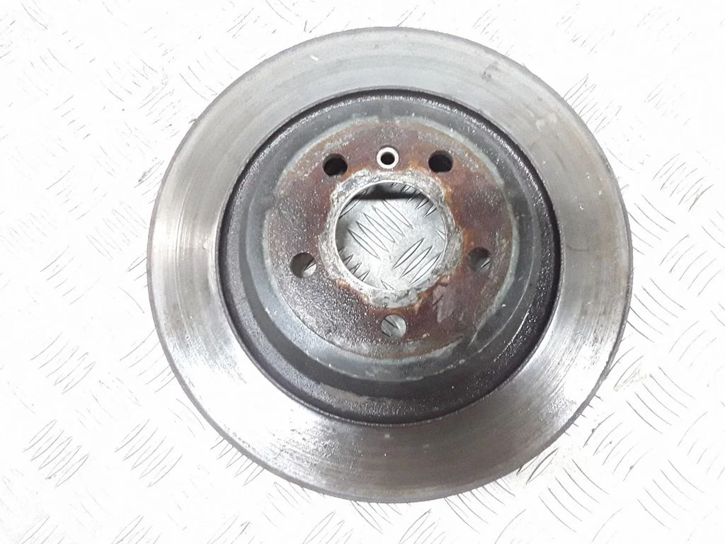 Rear brake disc – rear left