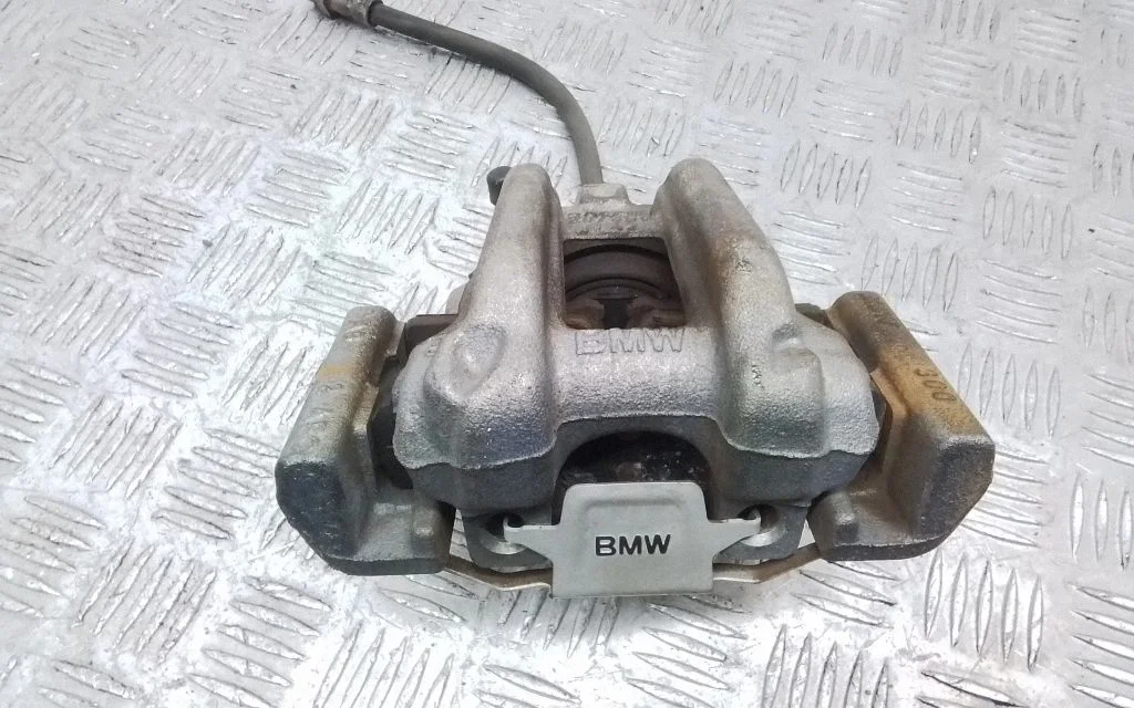 Rear brake caliper – rear right