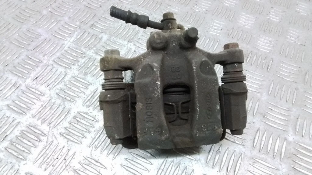 Rear brake caliper – rear right