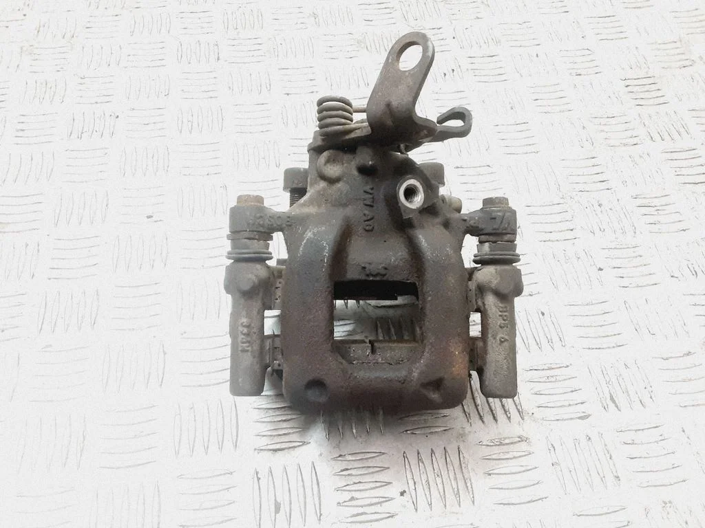 Rear brake caliper – rear right