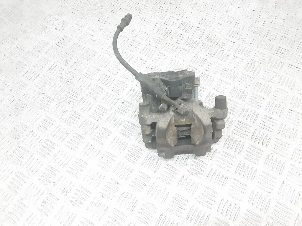 Tagumine pidurisadul 3Q0615406M