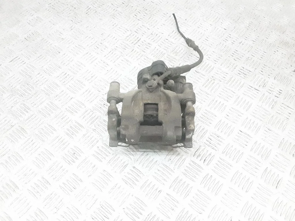 Tagumine pidurisadul 3Q0615505M