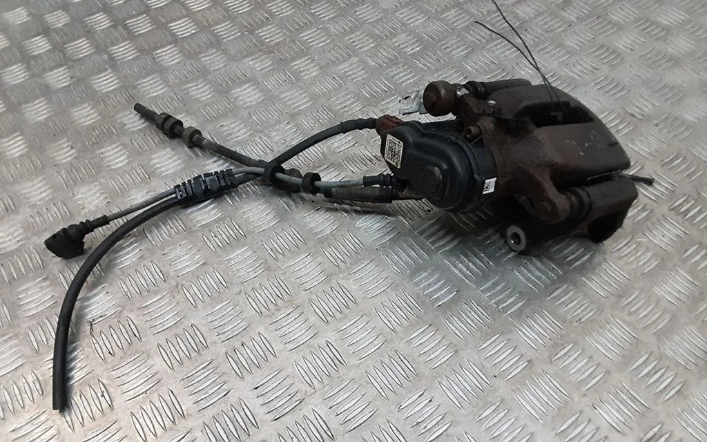 Rear brake caliper – rear left