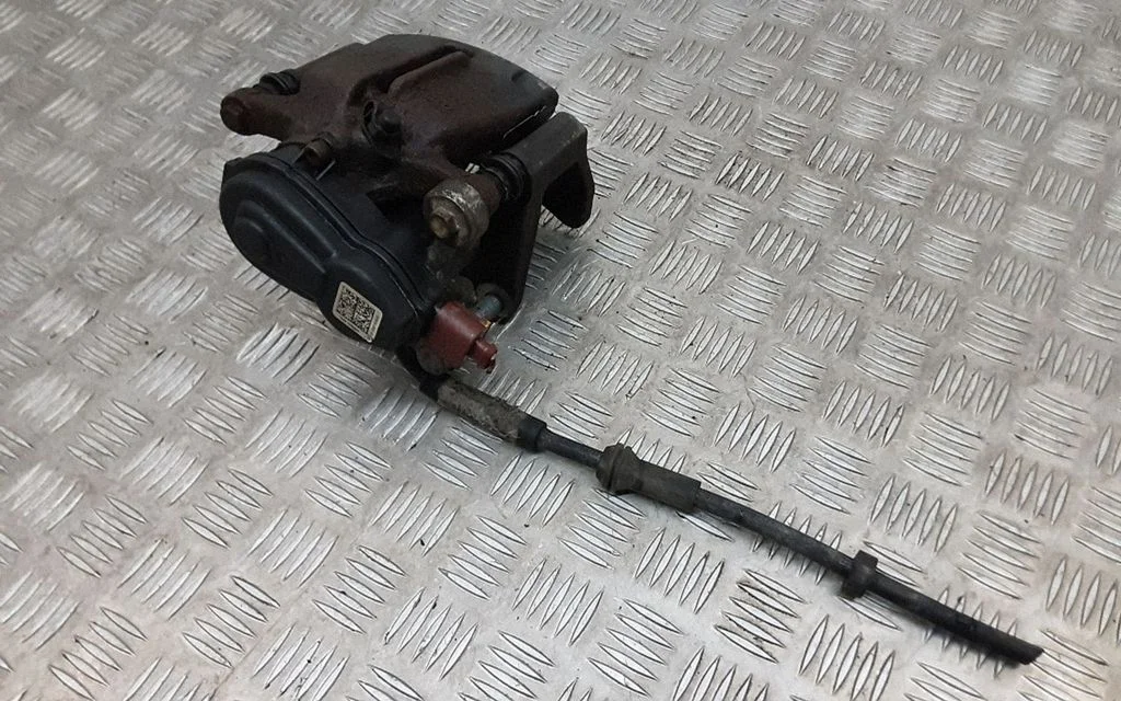 Rear brake caliper – rear right