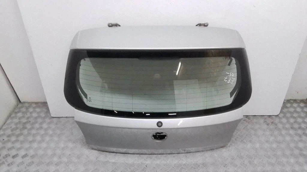 Tailgate/trunk/boot lid – rear