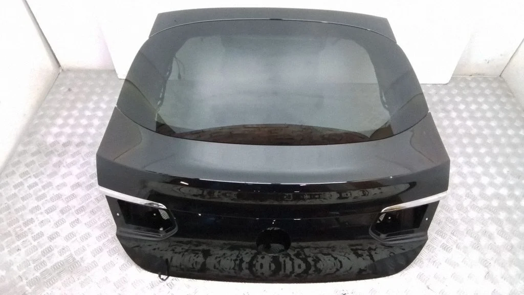 Tailgate/trunk/boot lid – rear