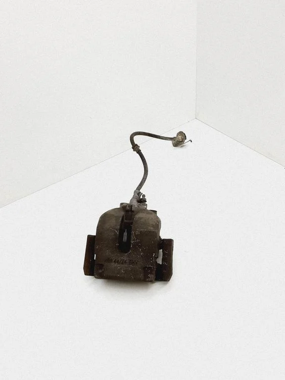 Rear brake caliper – rear right