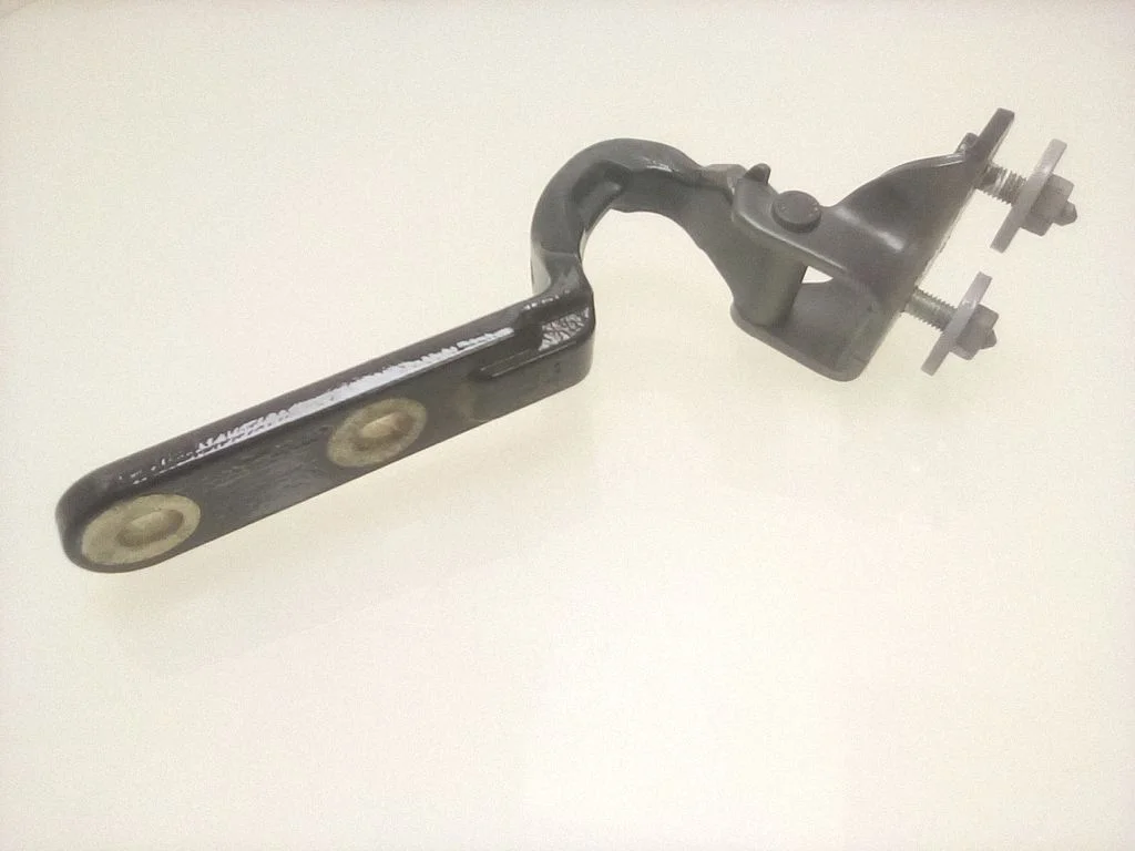 Tailgate/trunk/boot hinge – right
