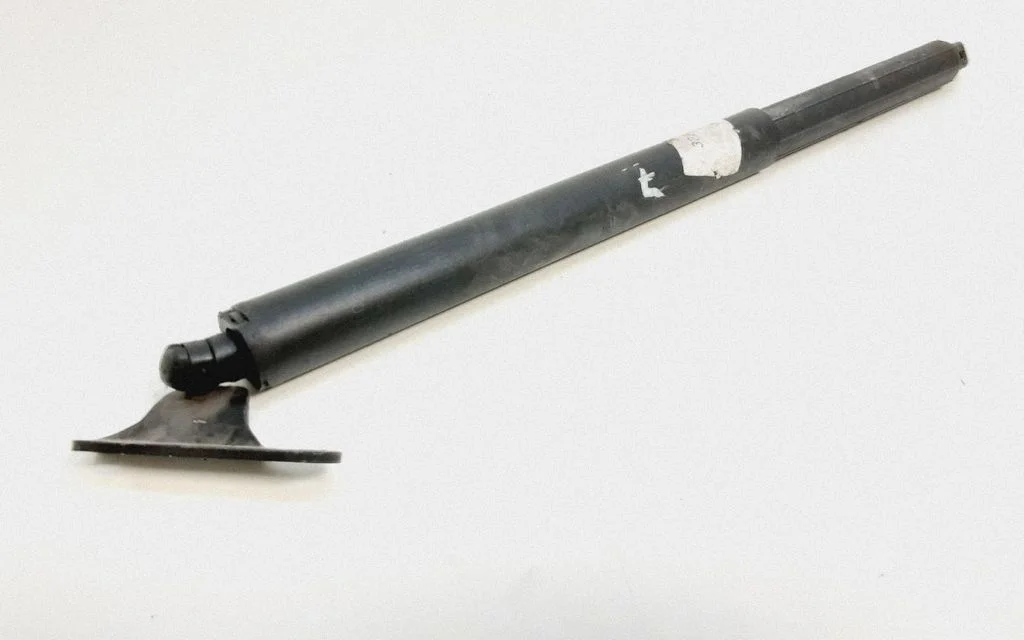 Tailgate/trunk strut/damper A1647400545