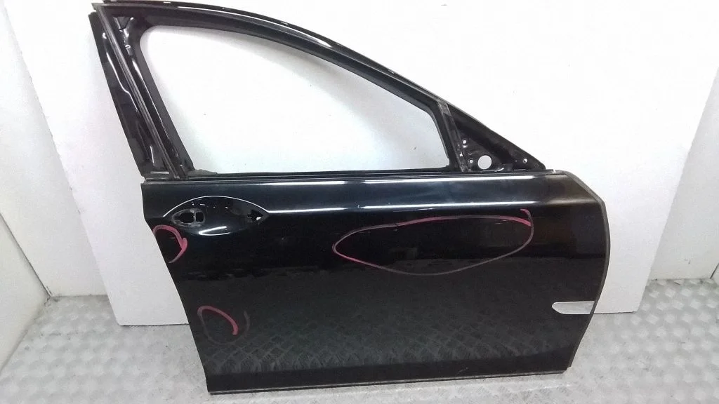 Esiuks – BMW 7-seeria F01 F02 F03 F04 (2008-2016)
