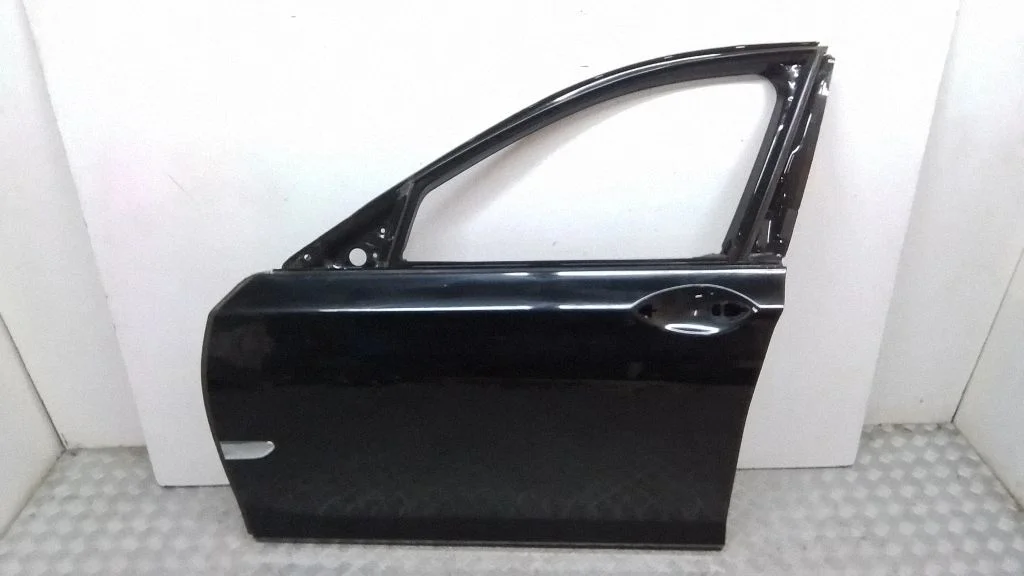 Esiuks – BMW 7-seeria F01 F02 F03 F04 (2008-2016)