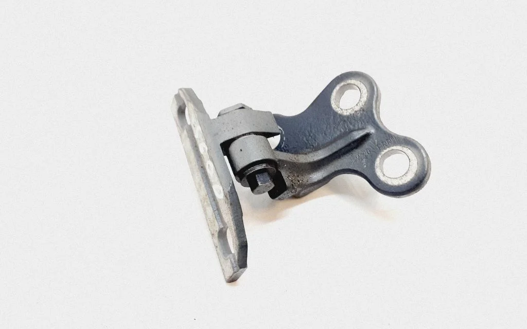 Front door lower hinge – Volvo S60 (2014-2018)
