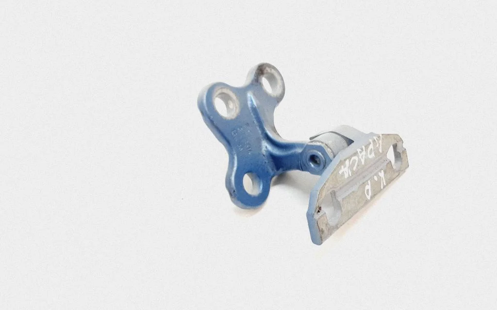 Front door lower hinge – Volvo S60 (2014-2018)