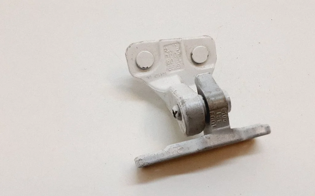 Front door upper hinge – Mercedes-Benz C-Class W205 (2014-2021)