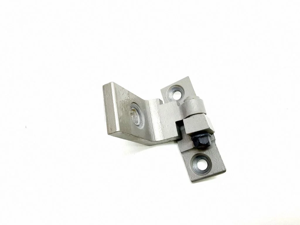 Front door upper hinge – BMW X5 E70 (2006-2013)
