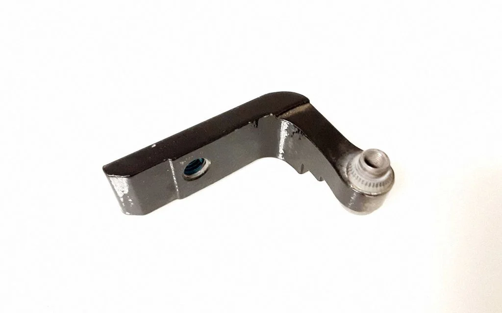 Front door lower hinge – BMW 5 Series G30 G31 G38 (2016-)