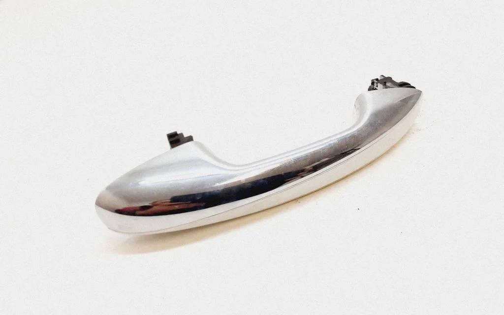 Front door exterior handle – right