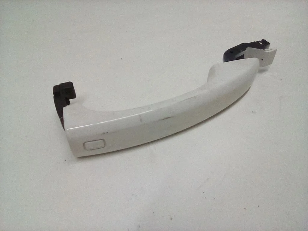 Front door exterior handle – front left