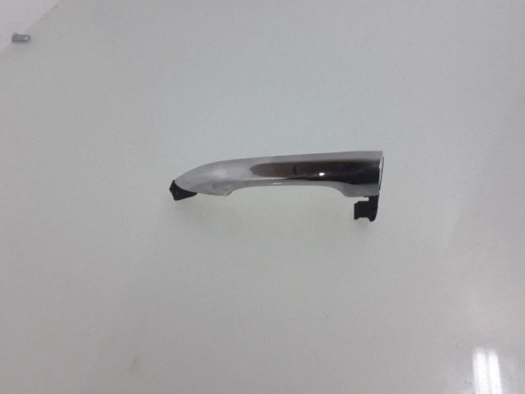 Front door exterior handle – front left