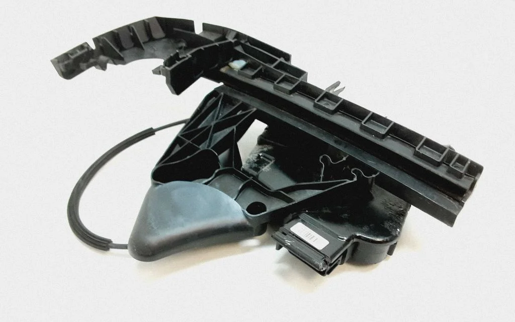 Zamek drzwi przednich – Volvo V50 (2004-2007)