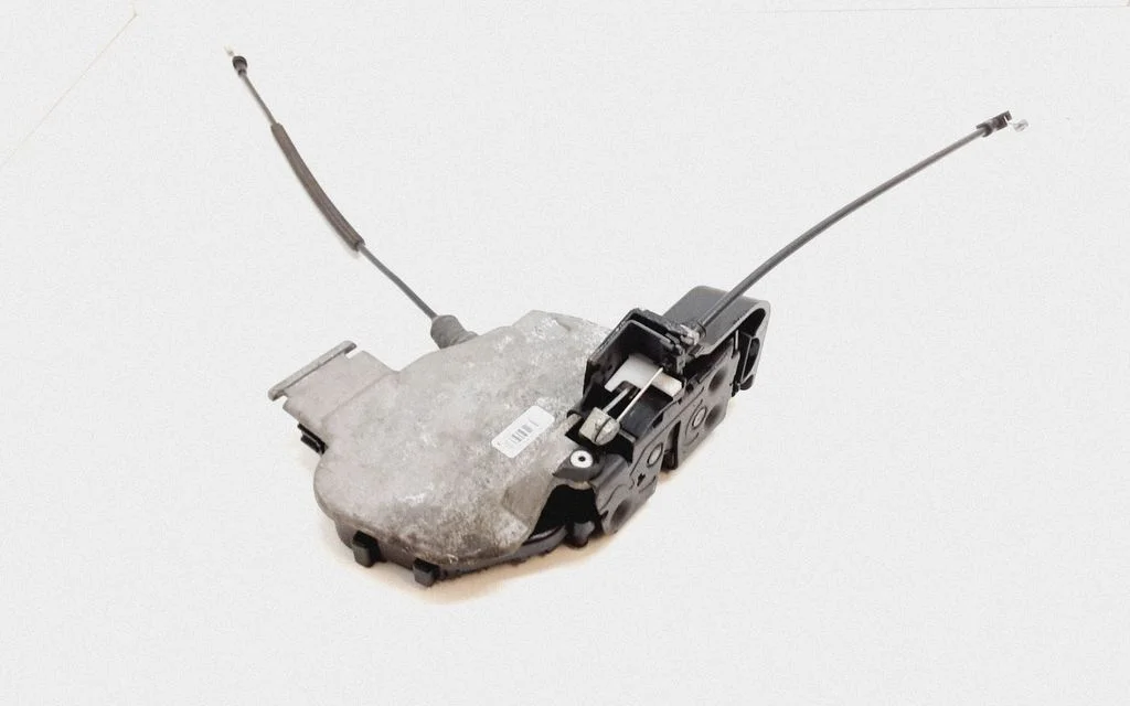 Zamek drzwi przednich – Volvo V50 (2004-2007)