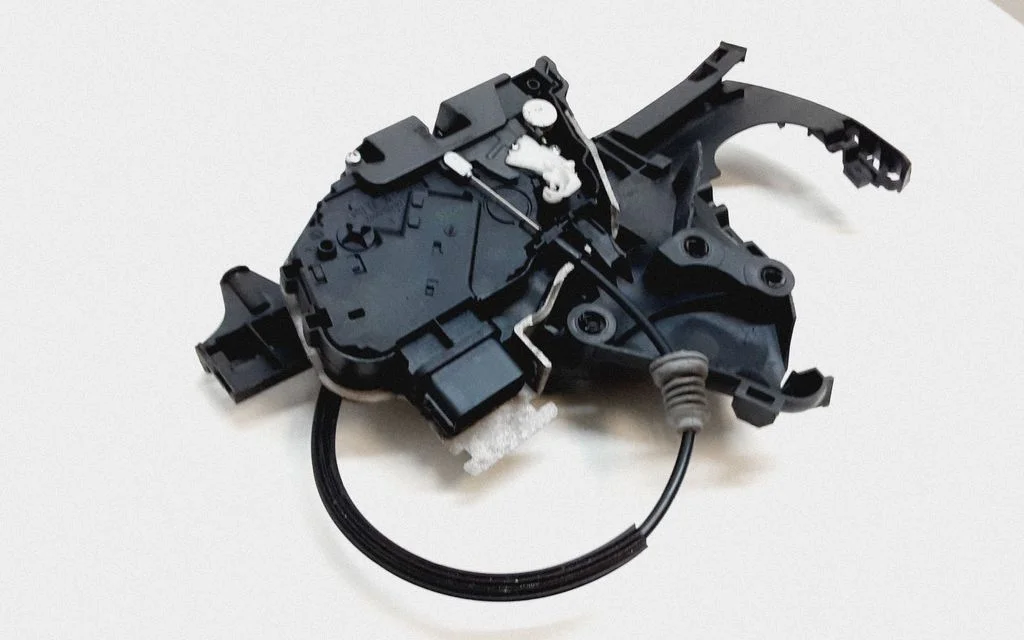 Zamek drzwi przednich – Volvo V50 (2004-2007)
