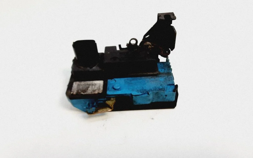 Front door lock – Volvo S80 (2004-2006)