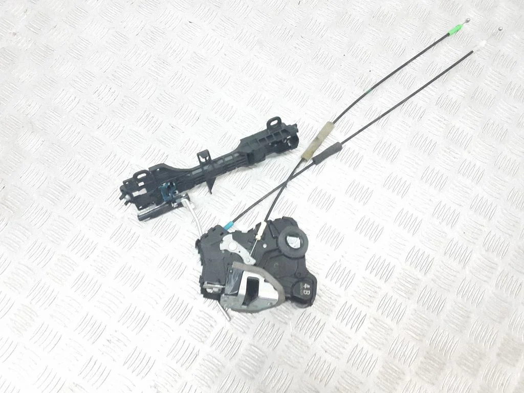 Front door lock – Toyota Avensis T270 (2009-2012)