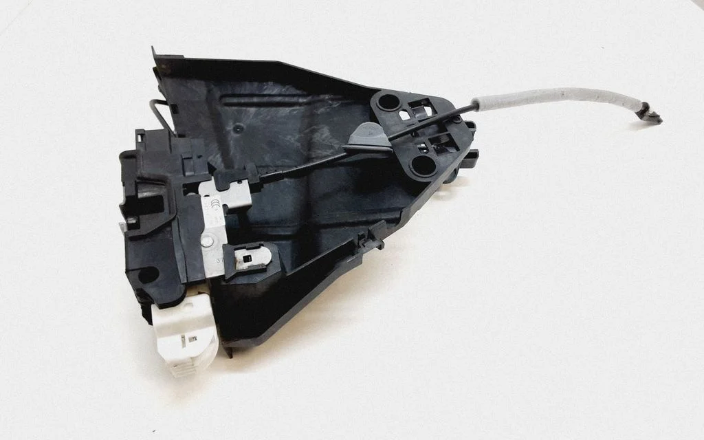Esiukse lukk – Volvo V40 (2012-2019)