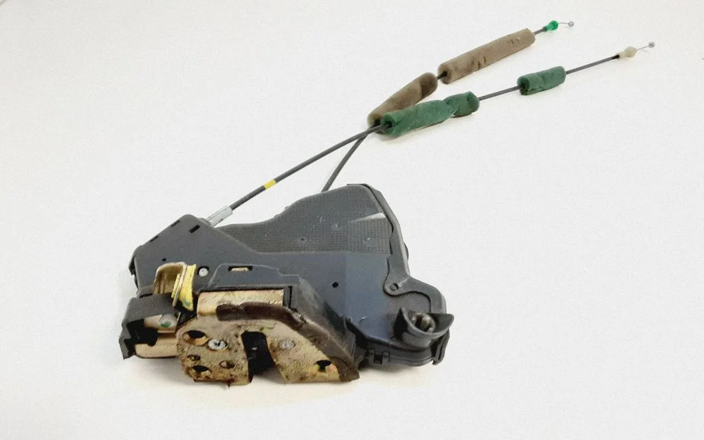 Front door lock – Toyota RAV 4 (XA40) (2012-2018)