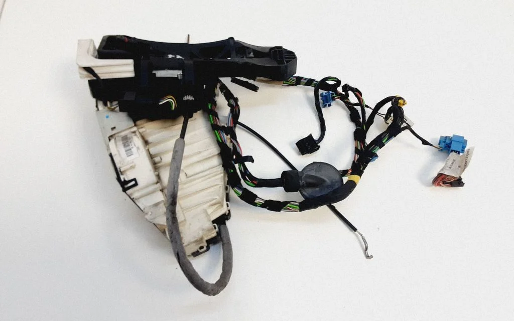 Front door lock – Mercedes-Benz S-Class W221 (2005-2013)