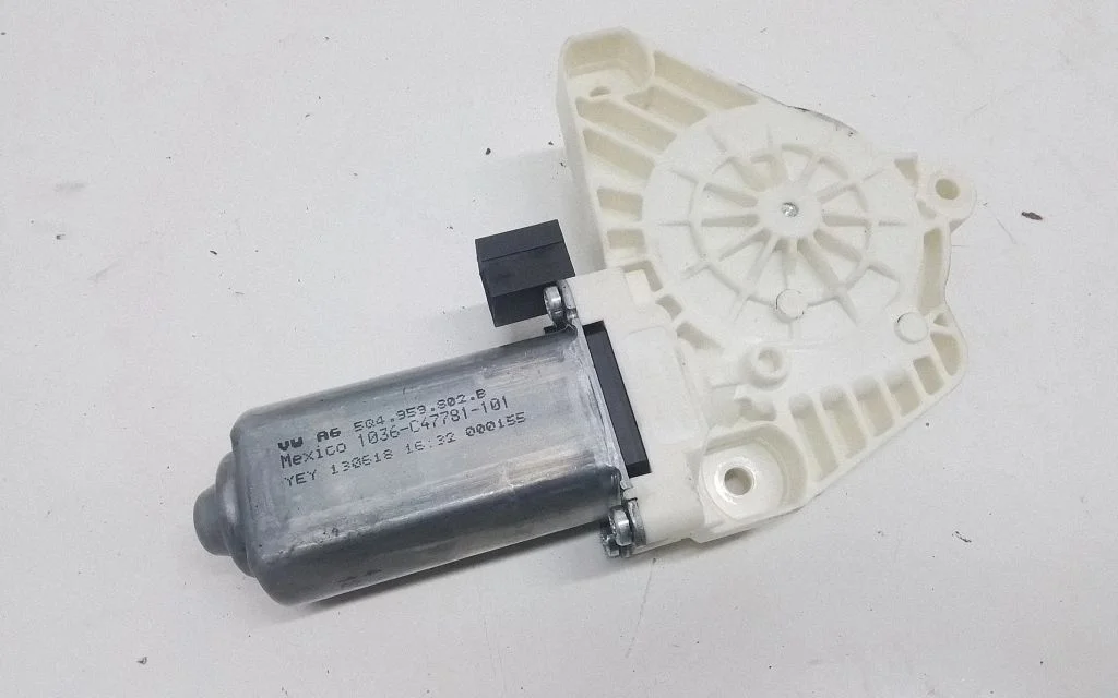 Priekšējā loga pacēlāja motoriņš 5Q4959802B