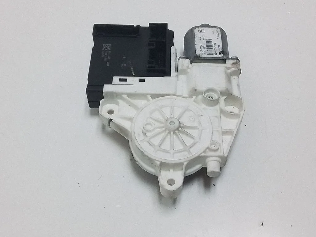Front door window regulator motor – Volkswagen Passat CC (2008-2016)