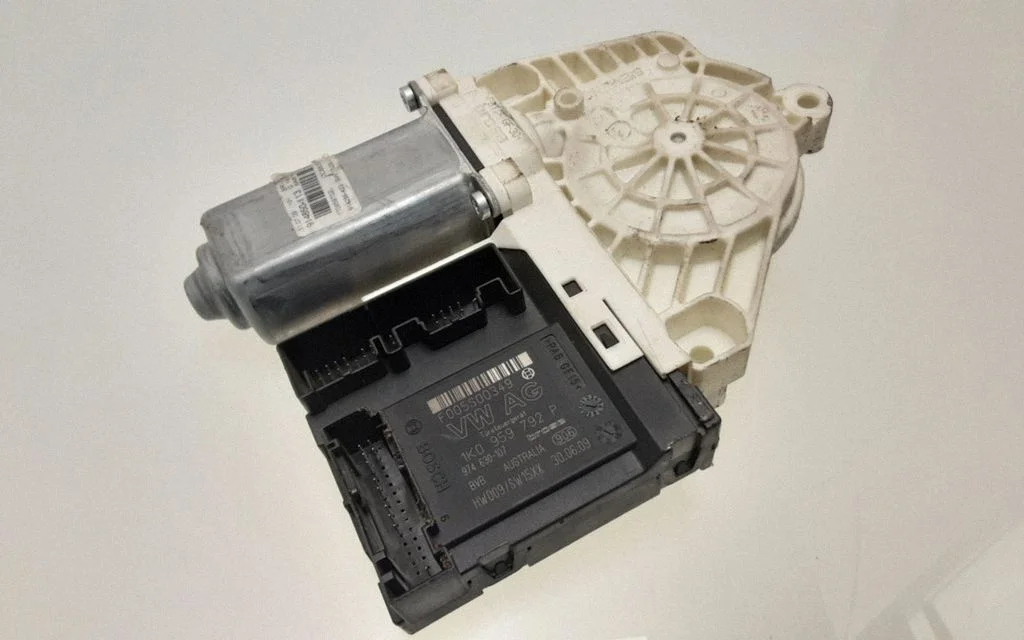 Front door window regulator motor – Volkswagen Passat CC (2008-2016)